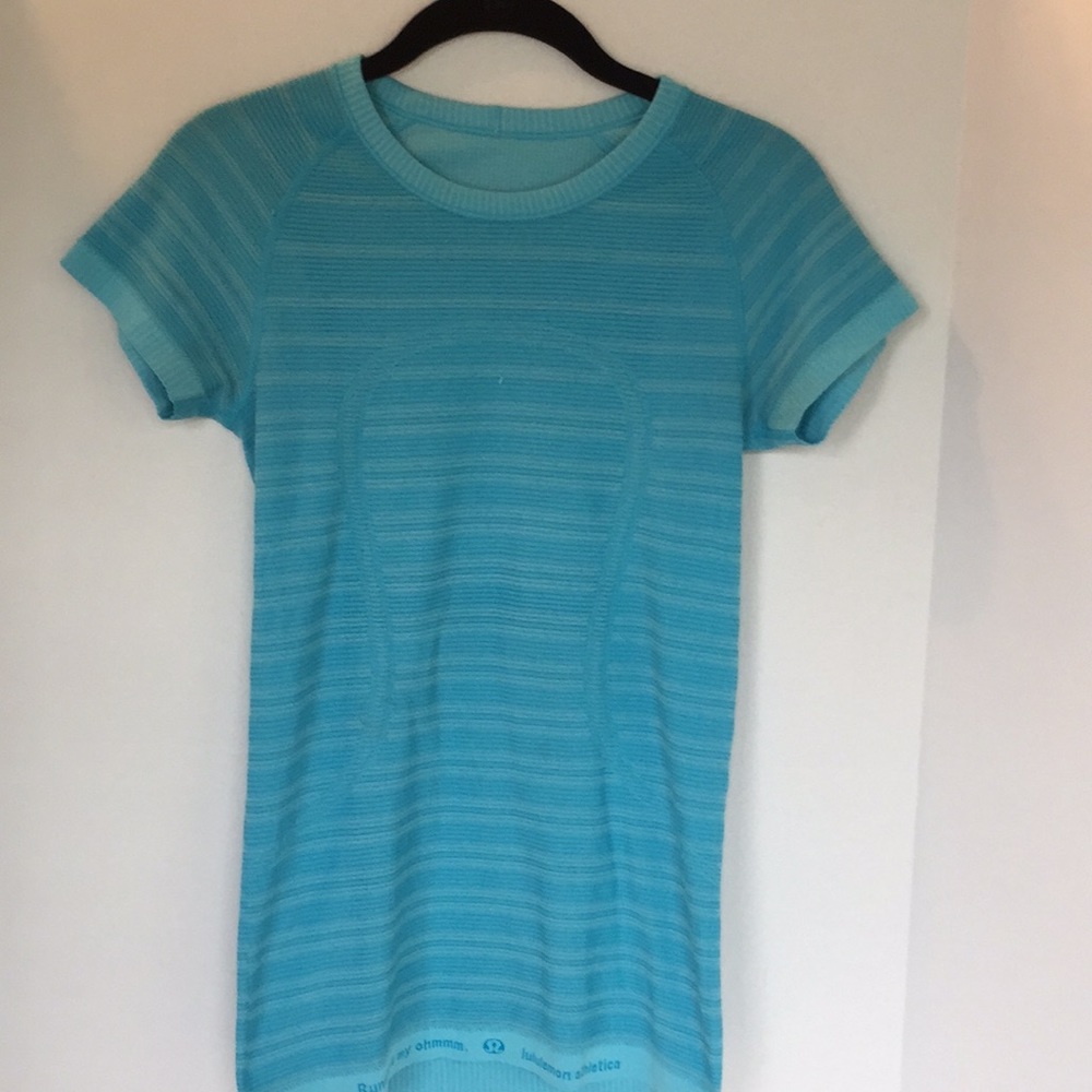Lululemon short sleeve T-shirt